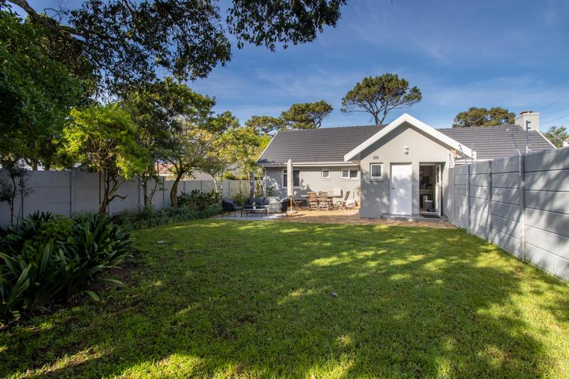 To Let 3 Bedroom Property for Rent in Meadowridge Western Cape